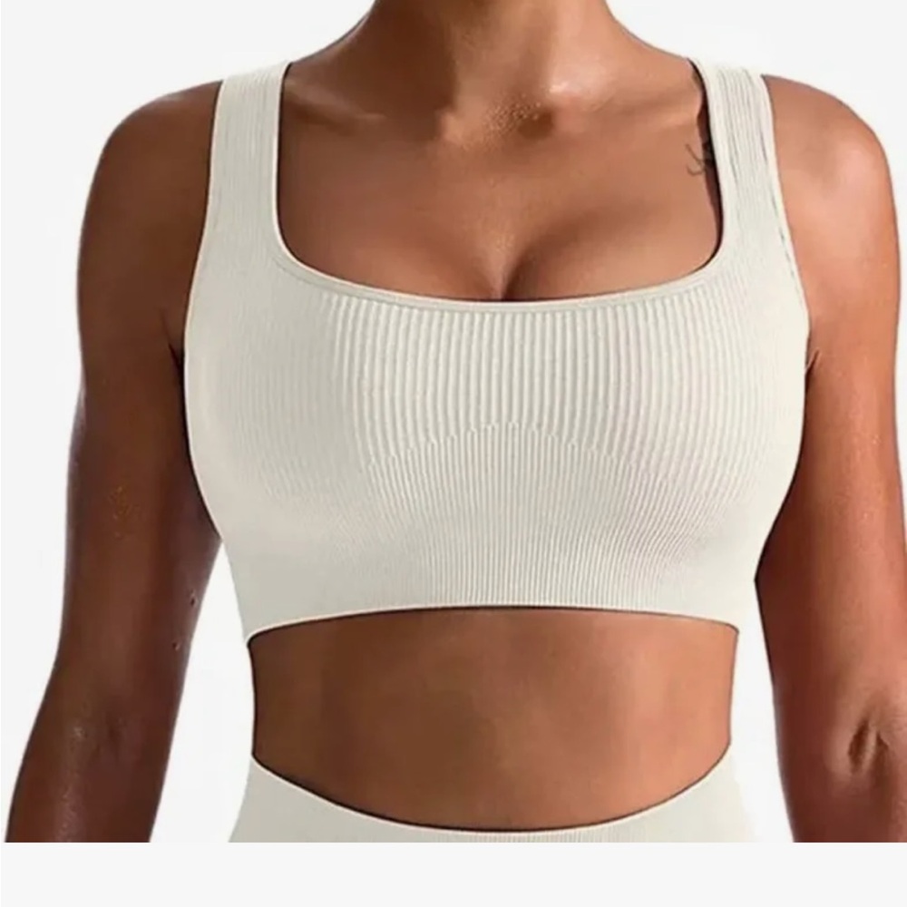 OQQ ribbed cream sports bra size medium